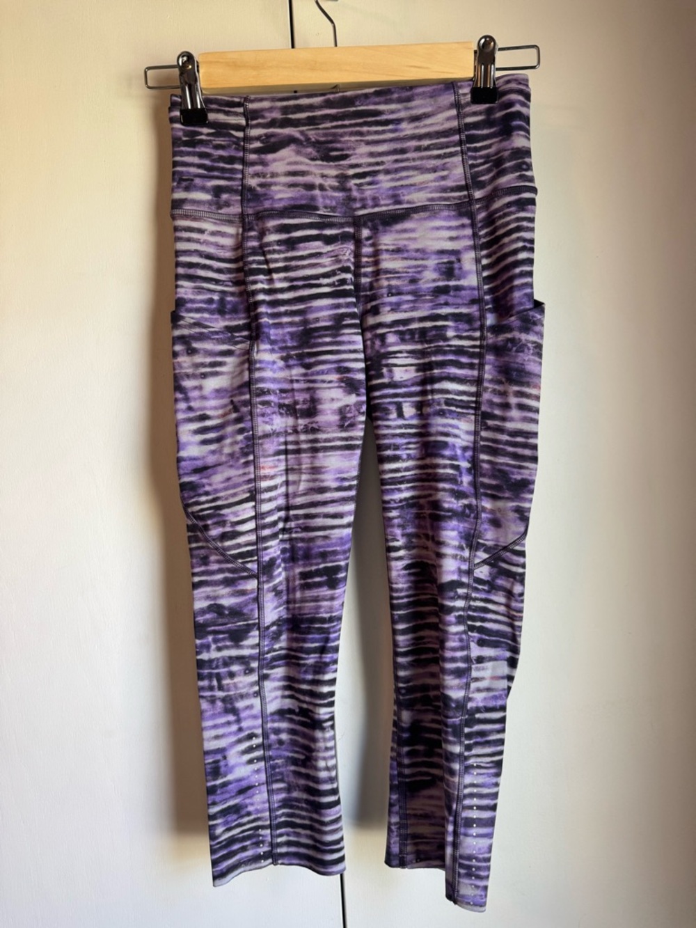 lululemon athletica Cropped Purple Tie-Dye Pocket Leggings 15’ Inseam